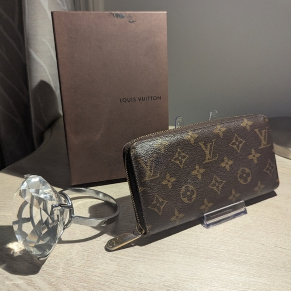 Louis Vuitton Monogram Zippy Wallet With Red Interior And COA